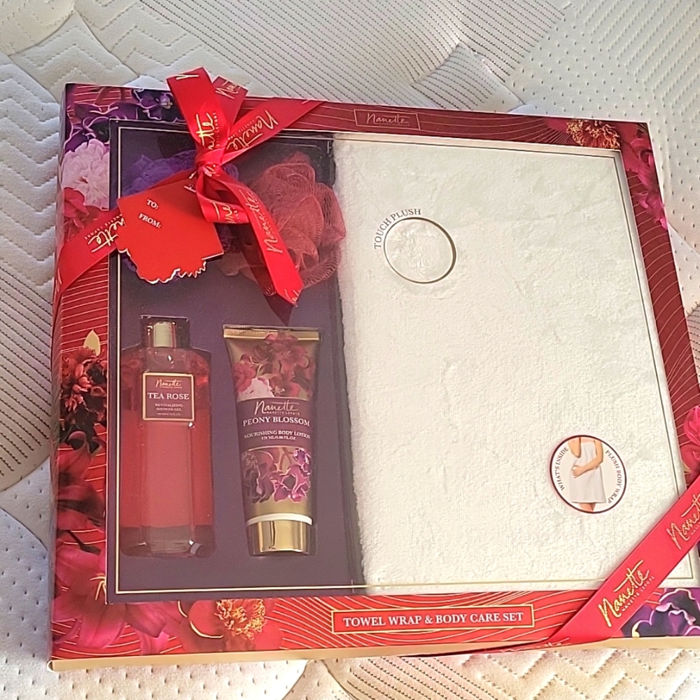 Plush Towel wrap & Body Care Set, NWT🎉❤️🎊